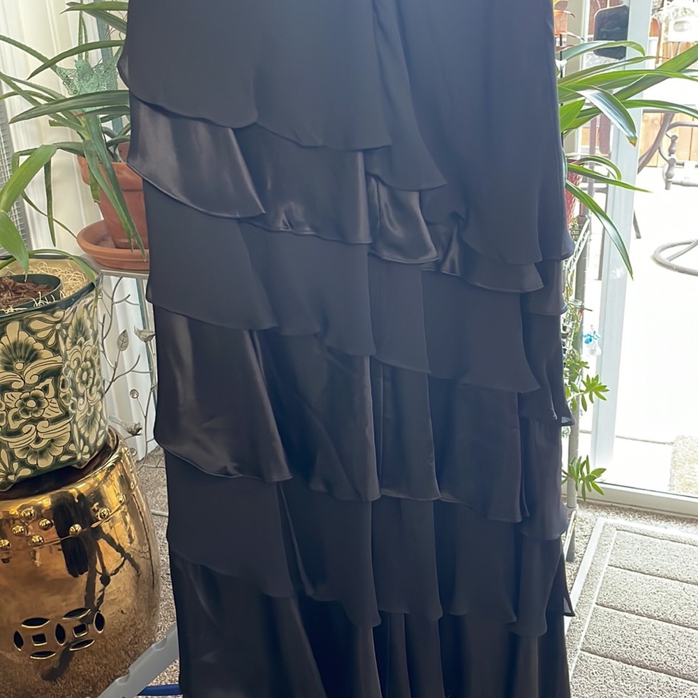 Bloomingdale’s sexy long formal dress, Size 10 - Picture 7 of 8